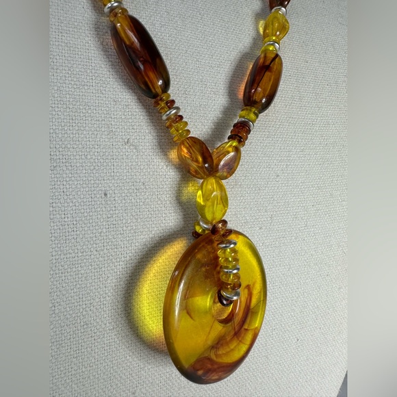 Unusual unique swirled amber colored statement necklace - Picture 5 of 7